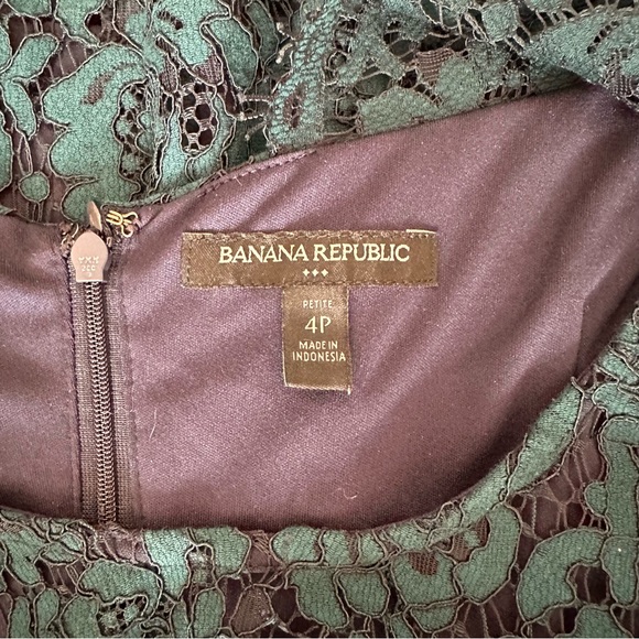 BR Factory Peek-a-boo Lace Dress - Picture 8 of 9